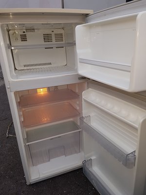 中古雙門~電冰箱~功能正常~價格合理~台南市免標準運送費~歡迎來店看貨~比較~謝謝!!