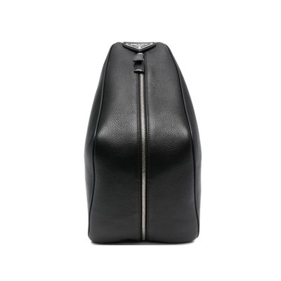 [全新真品代購-F/W22 新品!] PRADA 三角LOGO標誌 黑色皮革 後背包