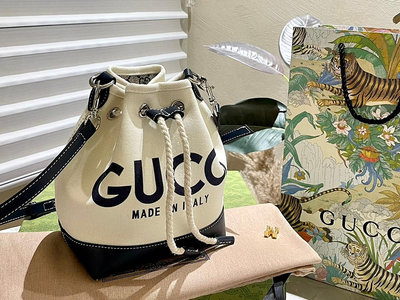 【二手包包】新年背新包~Gucci最新水桶包全新帆布系列~內里搭配時尚老花美拉德配色肩蒂為您的度假或日常增加NO3016