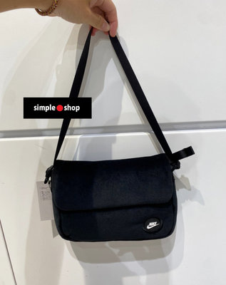 【Simple Shop】NIKE 運動小包 側背包 絨毛 側背包 斜背包 小方包 黑色 DA6664-010