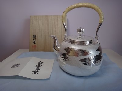 日本銀川堂  純銀茶壺  重約930公克  容量約800cc  (特價中值得珍藏)
