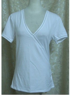 ~麗麗ㄉ大碼舖~大尺寸S-XL(34-44吋)白色V領鏤空滾邊短袖彈性上衣~