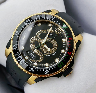 GUCCI Dive 陶瓷圈 蛇型圖案黑色面錶盤 黑色橡膠錶帶 石英 潛水 男士手錶 YA136219