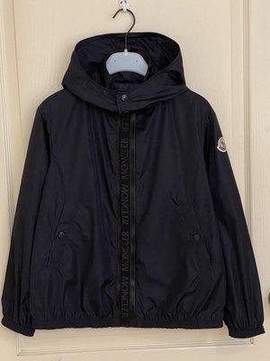 多種穿法 全新超美 Moncler logo hooded jacket 深藍色風衣 12A現貨一件