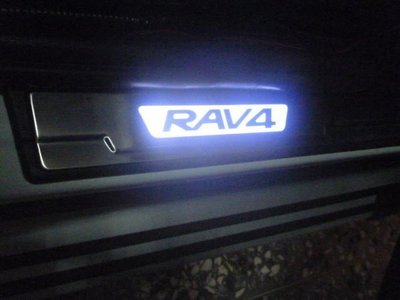 (柚子車舖) 豐田 2013-2018 RAV4 帶塑料類冷光 LED 迎賓踏板 -可到府安裝 正廠樣式 a