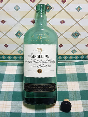空酒瓶 蘇格登 12年 單一純麥威士忌 THE SINGLETON 12Y GLEN ORD 海洋綠 扁瓶 附原廠包裝盒 尺寸：8x12x32cm 容量700m