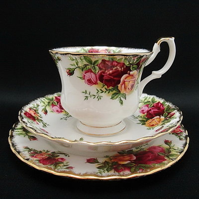 【二 三 事】英國製Royal Albert皇家亞伯特Old Country Roses鄉村玫瑰描金暈染三件式咖啡杯&amp;盤
