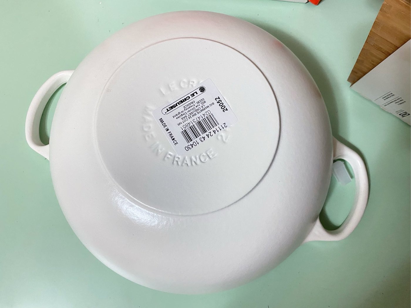 法國Le Creuset 全新24cm 棉花白內黑琺瑯媽咪鍋/炒鍋/湯鍋| Yahoo奇摩拍賣