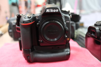 Nikon D750 9.9成新 盒裝配件齊全 +原廠電池手把