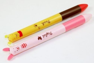 Coco馬日本代購~日本製 小熊維尼 小豬 POOH 造型雙色筆 0.5mm原子筆 黑紅~現貨~