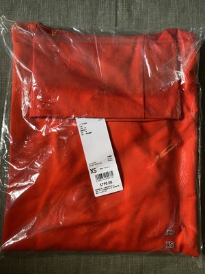 Uniqlo 經典U系列 MEN 長袖高領T恤 紅色 XS尺寸 下殺63折 特價:500元  女生穿也非常合適喔