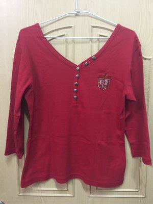 BIG TRAIN紅色7分袖棉T～修飾效果極佳～露出性感的鎖骨～又不致穿幫～舒適又好穿