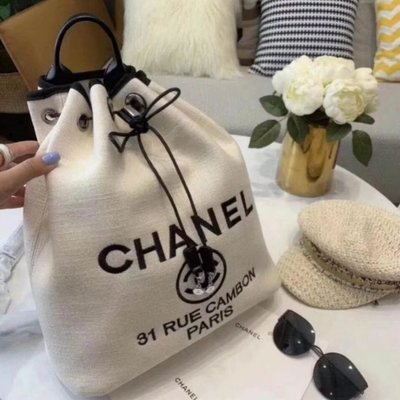 ( 現貨）Chanel 香奈兒 VIP Gift 31 RUE CAMBON PARIS 帆布刺繡 手提 雙肩桶包後背包