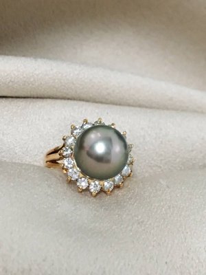 93凱莉呆 ❤️ 天然黑珍珠10mm +鑲 天然鑽石 每顆5分*16p 共計80分 八心八箭 18k金戒台重：1.5錢 鑽戒 戒指 戒圍13號