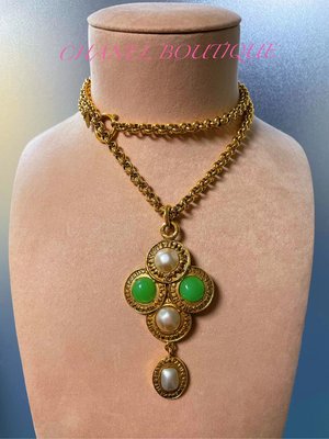 已售香奈兒 Chanel 金屬古董項鍊 復古大器復古風格 綠寶石珍珠 腰鍊 美麗的雕刻細節Vintage stone pearl Gold Necklace