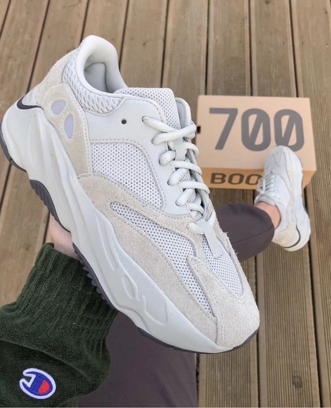 Adidas Yeezy boost 700 Salt 海鹽全新正品歐洲公司貨現貨供應！歡迎跳