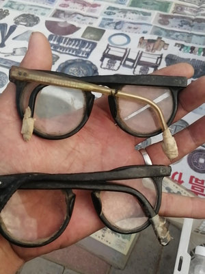 老眼鏡兩副品相如圖小幾十年的玩意有用的拿去玩二手特殊