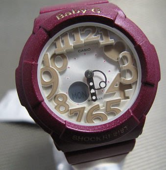 CASIO BABY-G 多層次立體LED霓虹光休閒錶-紫紅框粉金色字樣 料號:BGA-131-4BDR
