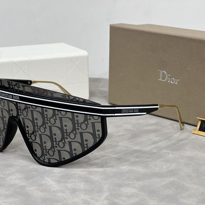 CD Dior 墨鏡 太陽眼鏡 太帥太美了 非常時尚高級 凹造型必須 四季都防紫外線 太好看了❤️ 連體大框太陽鏡流行墨鏡遮陽