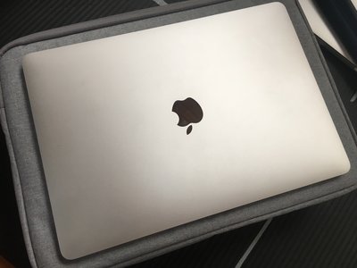 【售】2017年 MacBook Pro 13吋 i5 (2.3) 8G 256SSD 銀色 蘋果電腦