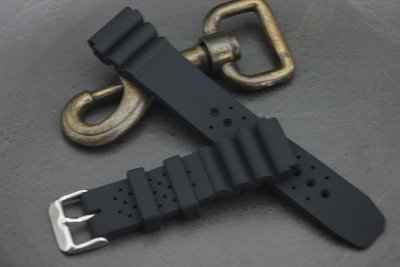 22mm黑色高質感蛇腹式矽膠錶帶潛水風格,替代 SEIKO sbbn,CITIZEN casio ..原廠橡膠製錶帶