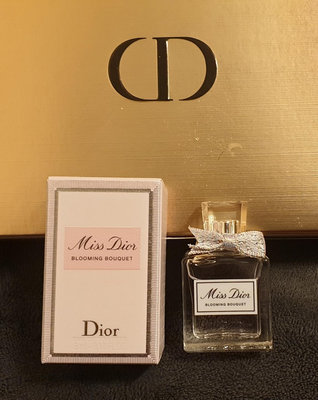 【快樂瞎拼】全新~Dior 迪奧  Miss Dior花漾迪奧淡香水  隨身瓶/精巧版  5ml  不含香水 附盒  百貨專櫃貨  現貨