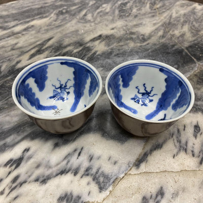老瓷器，晚清時期-紫金釉內青花金魚海藻紋茶杯兩個