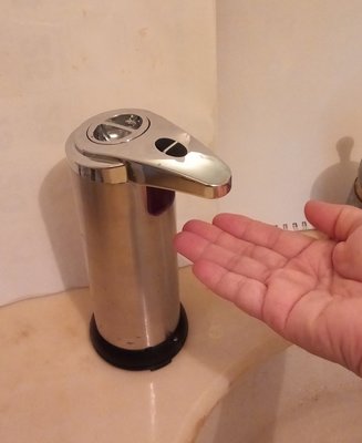 紅外線自動感應洗手機 給皂機 電動液體給皂機 適用洗手乳/洗碗精 防疫期間勤洗手(有現貨)