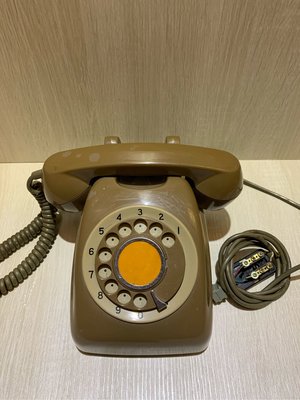 早期撥盤式電話 早期轉盤電話 轉盤電話 早期電話 早期家用電話 電話機 拍戲道具 造型背景