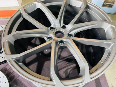 黃帝的店~Porsche Cayenne Coupe 安裝22吋GT 台製懸壓款~價格優異~尾飾款~原廠保時捷金屬踏板