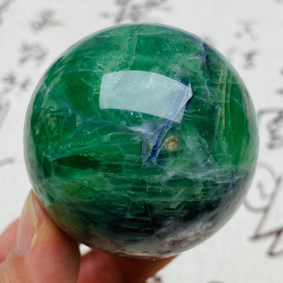 B553天然紫綠螢石水晶球擺件綠色水晶原石打磨屬木客廳辦公家35535 水晶 原石 擺件【玲瓏軒】
