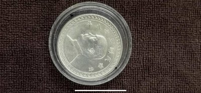 限量三十八年五角銀幣真幣保真收藏超過38年在小時候的集幣簿上的整本的賣一萬元可另開賣場只有一本。限量版台灣銀幣數量非常希少。