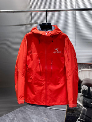 始祖鳥  ARC‘TERYX   Alha SV 6代 壓膠 沖鋒衣 外套   得物在售7000+ ，外層G NO107906