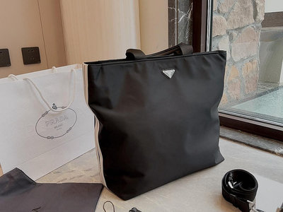 小Z代購#Prada × Adidas 聯名款購物袋黑色三條槓手提包腋下包通勤包禮物 38*37cm
