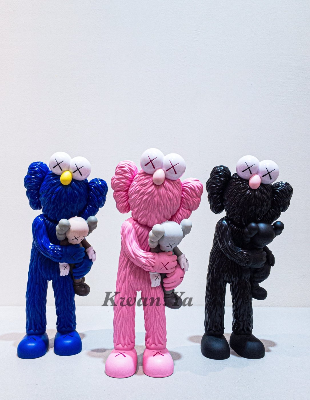 新品 KAWS TAKE PINK-