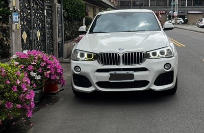 自售 白色BMW X4 30D 選配超過7X萬元