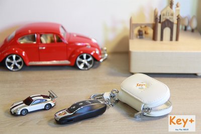 鑰匙家Key+ 盒裝高階貝殼高雅白 Porsche 保時捷專用鑰匙皮套 車鑰匙包 零錢包 鑰匙殼 皮套