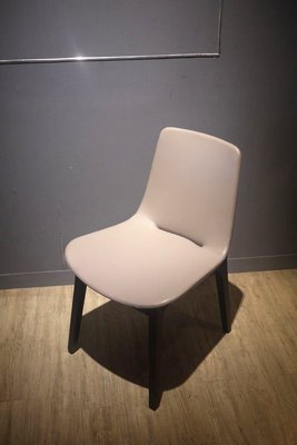HODERN POLIFORM-VENTURA餐椅/書椅，仿苯染滑細皮面+曲木板椅座+全實木造型腳座，請鑑賞~