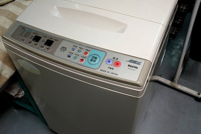 【加州粉絲】Made in Japan  三洋10公斤洗衣機一台   SANYO 二手