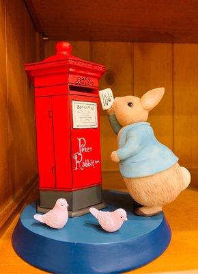 卡朵傢飾～Peter Rabbit 台灣公司貨 授權 彼得兔 英倫風 紅色 造型 兔子 小鳥 存錢筒 郵筒 郵箱 擺飾品 書房 房間 兒童房 樹脂