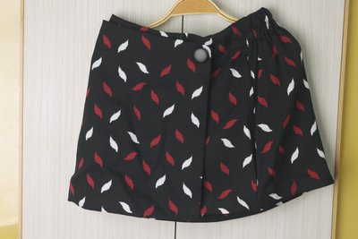 [ColorStar] 實拍現貨黑色白紅紋短褲裙