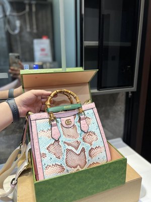 【二手包包】Gucci酷奇 系列竹節手提Gucci Diana購物袋 最新系列，這個款復古韻味特別濃， 內里 N.O7822