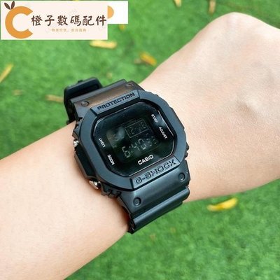 卡西歐 G-SHOCK DW-5600BB-1 DW5600 黑闇騎士全遮光數字樹脂手錶矽膠錶帶[橙子數碼配件]