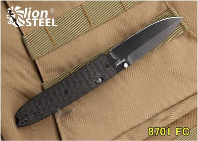 刀品世家 LionSteel 鋼獅 8701 FC 黑刃折刀(D2鋼)-碳纖維柄