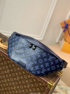 二手Louis Vuitton LV Discovery 腰包 M45729藍色