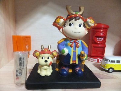 日版 2007 不二家 PEKO 牛奶妹 男朋友 ポコちゃん 武者人形(牛奶弟&amp;狗) 陶瓷偶 擺飾
