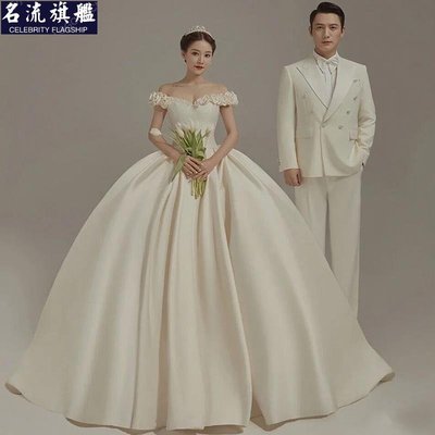 新款影樓主題服裝情侶寫真韓系拍照儀式感簡約緞面一字領婚紗禮服名流