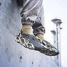 專櫃貨Adidas Yeezy Foam Runner 椰子洞洞鏤空拖鞋 灰黃色