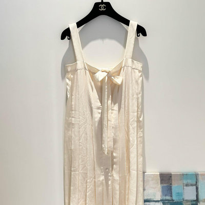 近年款 CHANEL runway秀款 絕美珍珠logo釦蝴蝶結絲質洋裝
