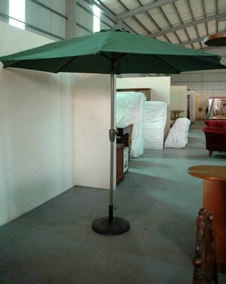 大台南冠均二手貨民安店--全新 270cm戶外庭院休閒 遮陽傘 咖啡廳傘 手搖傘 擺攤傘 太陽傘 含傘座 YT-7032